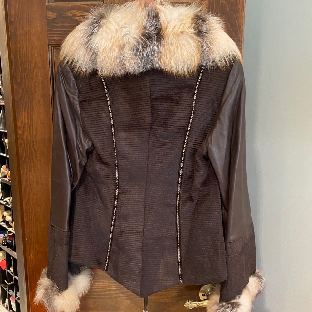 Beautiful custom leather and fur jacket. New. - Picture 2 of 9